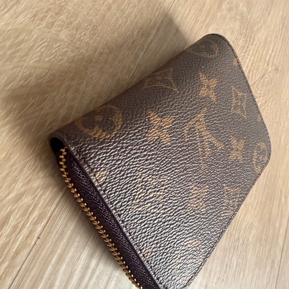 Louis Vuitton Brown Monogram Key Holder - Picture 4 of 10